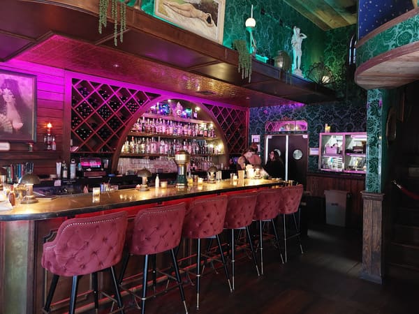 Honey Moon Spirit Lounge