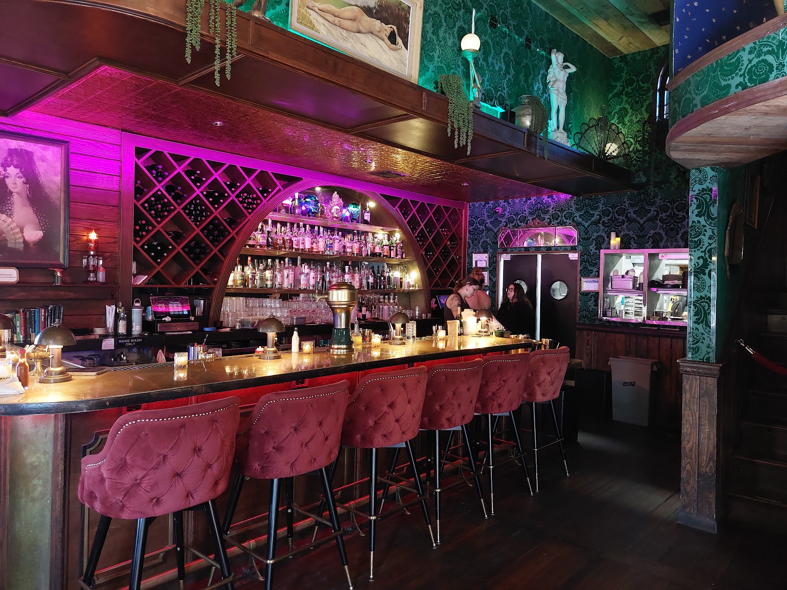Honey Moon Spirit Lounge