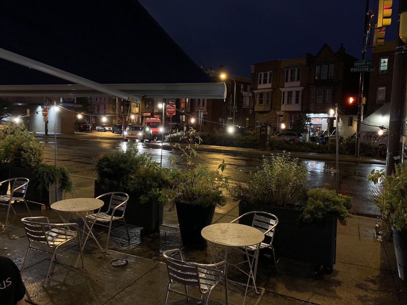 La Llorona Cocina & Mezcaleria