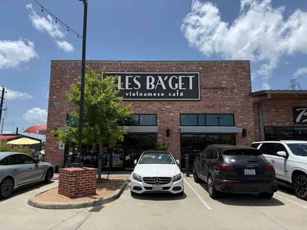 LES BA'GET Vietnamese Cafe