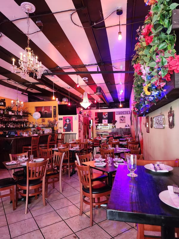 Dell' Rooster Restaurant & Bar