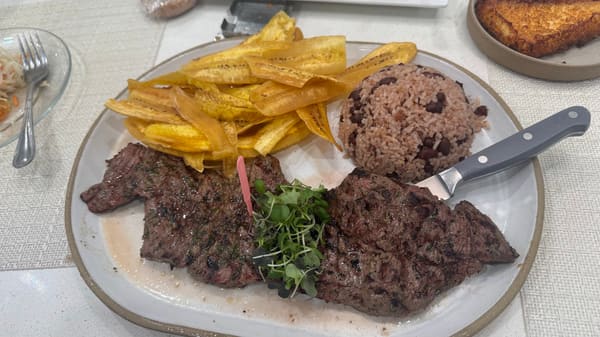 Madroño Restaurant