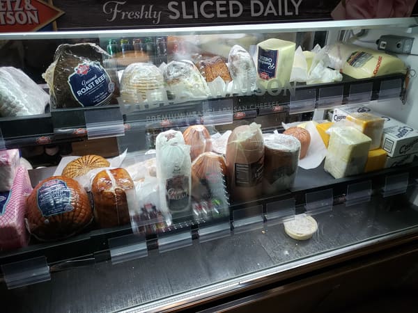 Dolores` Deli