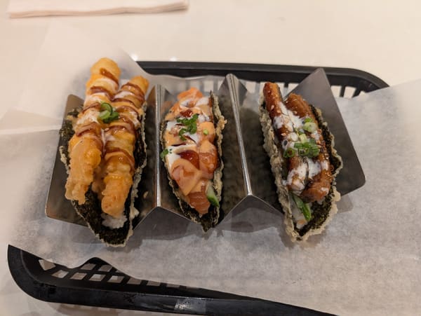 En Hakkore Sushi Burrito & Poke Bowl