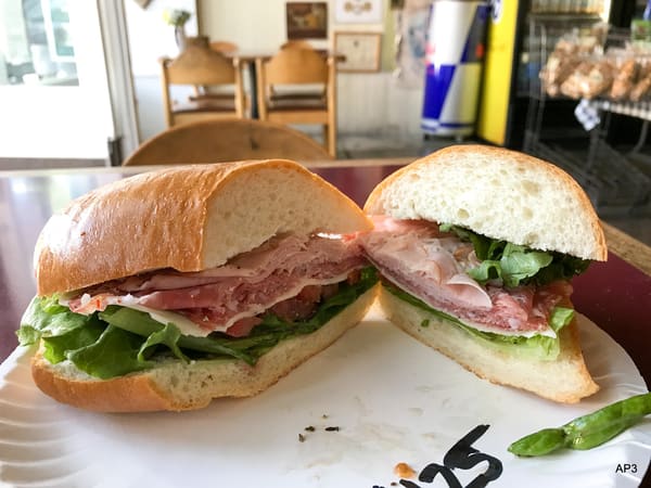 Guigni’s Deli