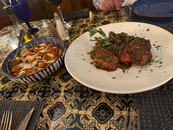 Descorche Restaurant & Wine Bar