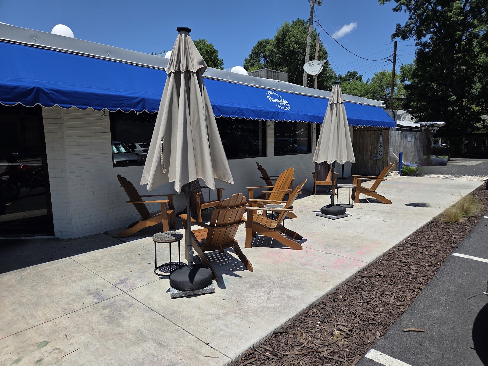 Riverside Tavern