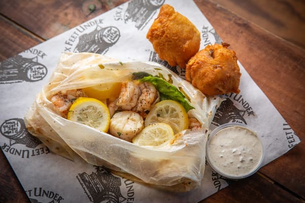 Six Feet Under Pub & Fish House - Grant Park